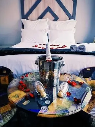 Luxury Tek Büyük Yataklı Oda