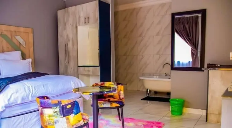 Luxury Tek Büyük Yataklı Oda