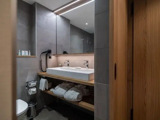 Deluxe Tek Büyük Yataklı Oda, Sigara İçilmez, Banyolu/Duşlu