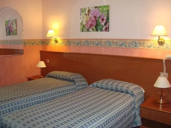 Tek Büyük veya İki Ayrı Yataklı Oda, Balkon