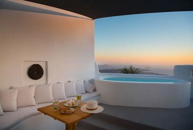 Cave Design House, Hot Tub (Caldera View)