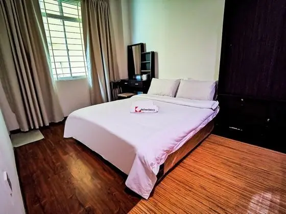 Queen Room With Bathroom