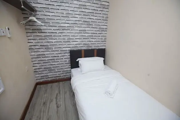Tek Kişilik Oda, Ortak Banyo