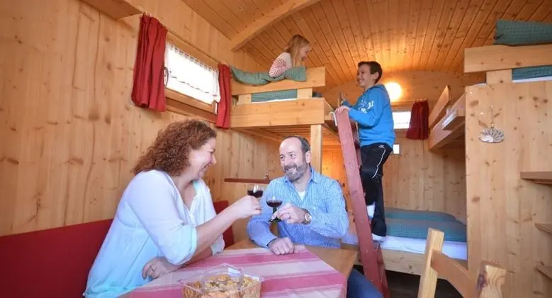 Family Karavan, 1 Yatak Odası, Ortak Banyo, Resort Manzaralı (Schäferwagen)