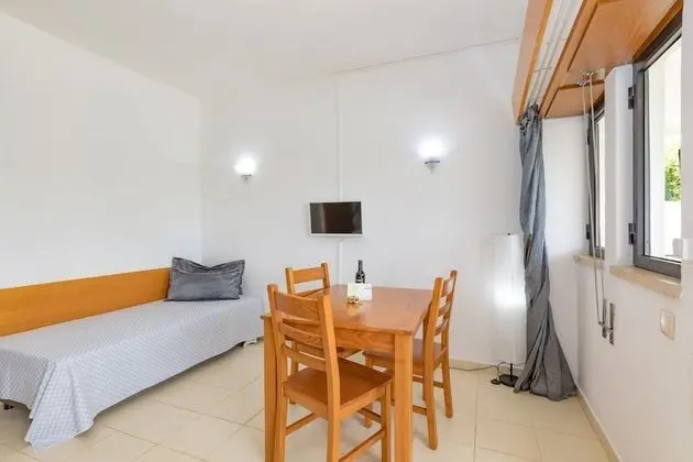 Apart Daire, 1 Yatak Odası, Havuz Manzaralı