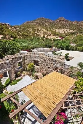 Bamboo cottage traditional studio with private garden