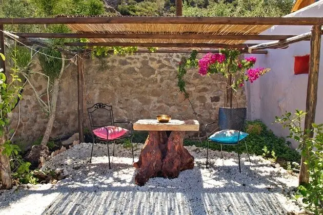 Bamboo cottage traditional studio with private garden