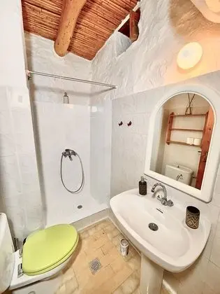 Bamboo cottage traditional studio with private garden