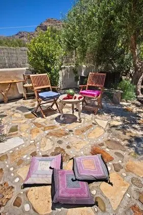 KELARI with private terrace and shared garden