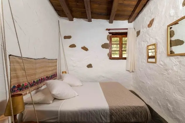 Traditional Cottage, Mountain View (Skinos)