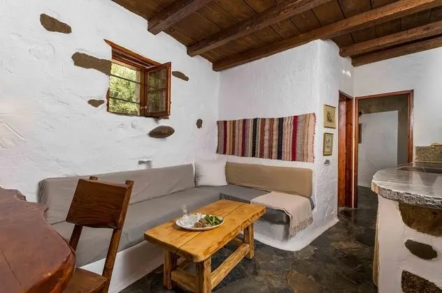 Traditional Cottage, Mountain View (Skinos)