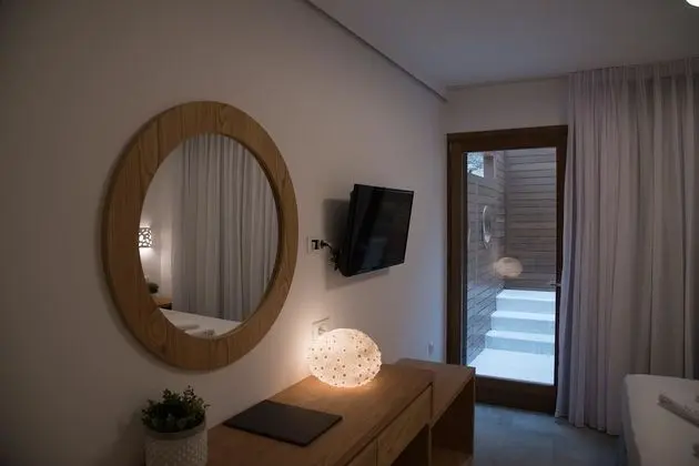Mamma Mia Honeymoon suite with outdoor pool sea view