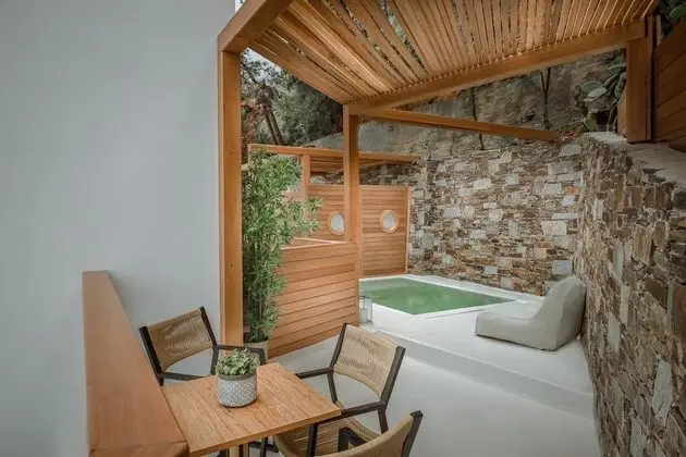 Mamma Mia Honeymoon suite with outdoor pool sea view