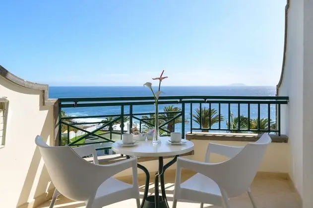 Üç Kişilik Oda, Balkon, Kısmi Deniz Manzaralı