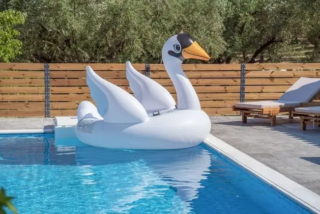 Deluxe Villa, 3 Yatak Odası, Kişiye Özel Havuzlu (Ftelia)