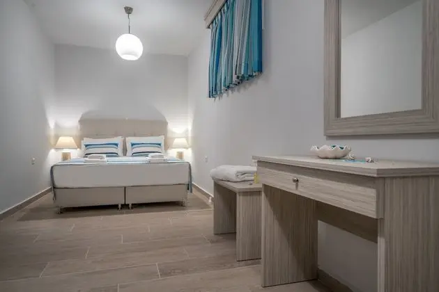 Superior Villa, 4 Yatak Odası, Kişiye Özel Havuzlu, Havuz Manzaralı (Chloe)