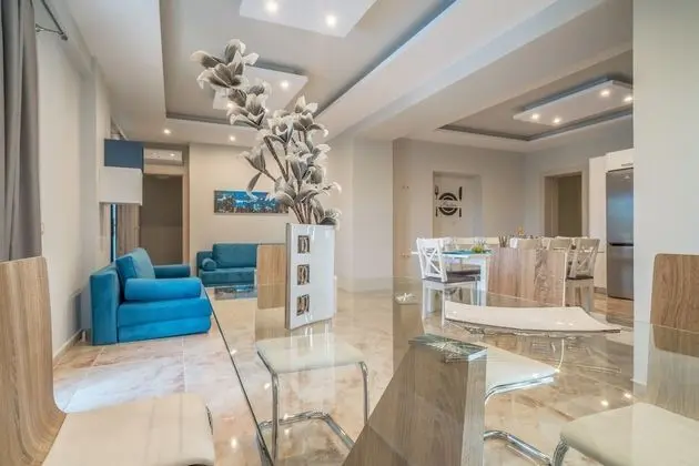 Superior Villa, 4 Yatak Odası, Kişiye Özel Havuzlu, Havuz Manzaralı (Chloe)