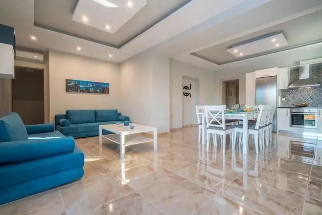 Superior Villa, 4 Yatak Odası, Kişiye Özel Havuzlu, Havuz Manzaralı (Chloe)