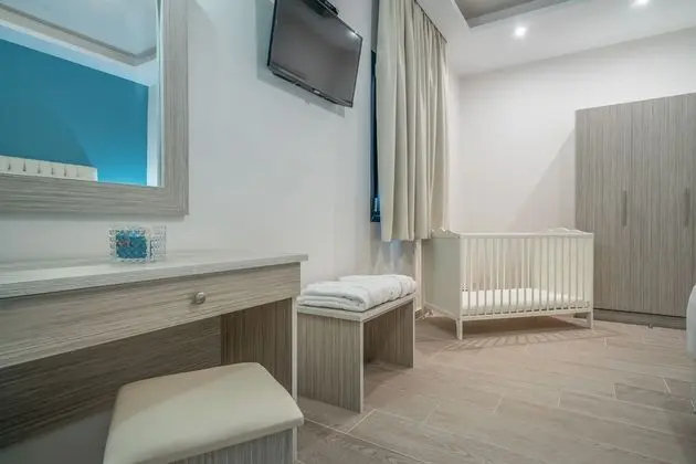 Superior Villa, 4 Yatak Odası, Kişiye Özel Havuzlu, Havuz Manzaralı (Chloe)
