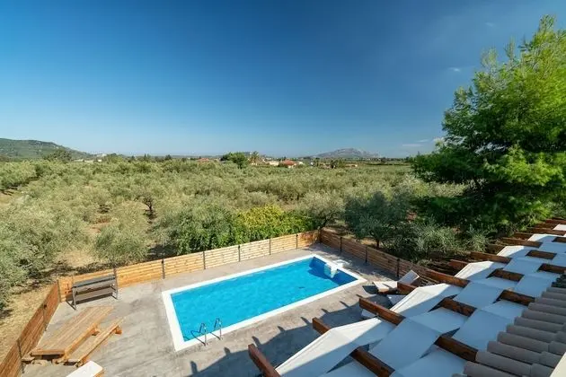 Superior Villa, 4 Yatak Odası, Kişiye Özel Havuzlu, Havuz Manzaralı (Chloe)