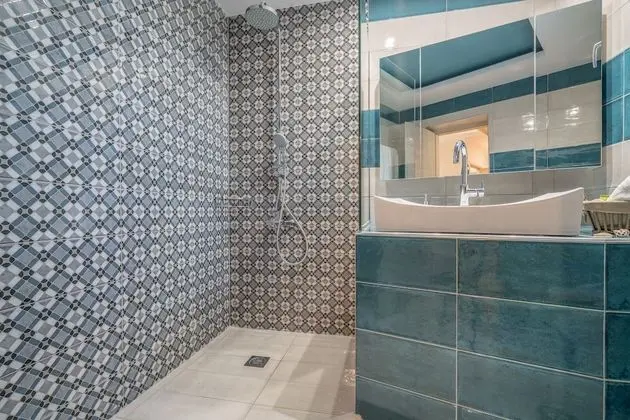 Superior Villa, 4 Yatak Odası, Kişiye Özel Havuzlu, Havuz Manzaralı (Chloe)