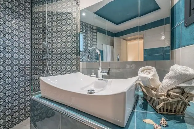 Superior Villa, 4 Yatak Odası, Kişiye Özel Havuzlu, Havuz Manzaralı (Chloe)