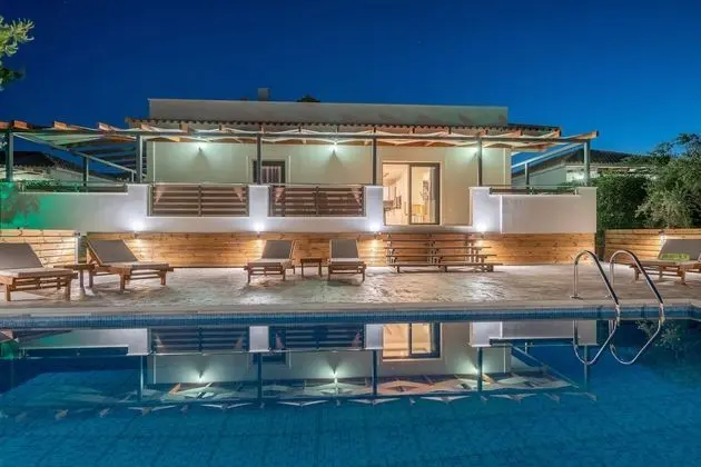 Superior Villa, 4 Yatak Odası, Kişiye Özel Havuzlu, Havuz Manzaralı (Chloe)