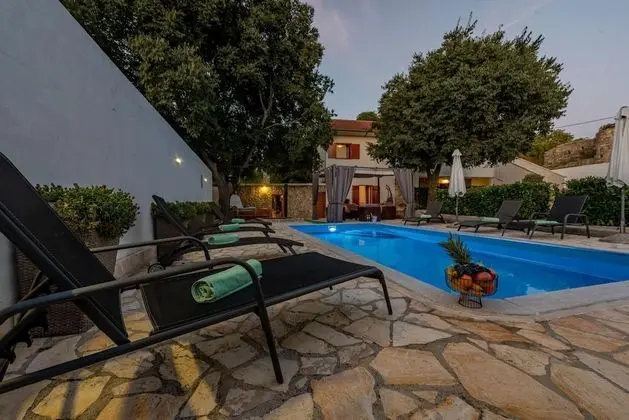 Villa, Sigara İçilebilir