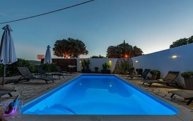 Villa, Sigara İçilebilir