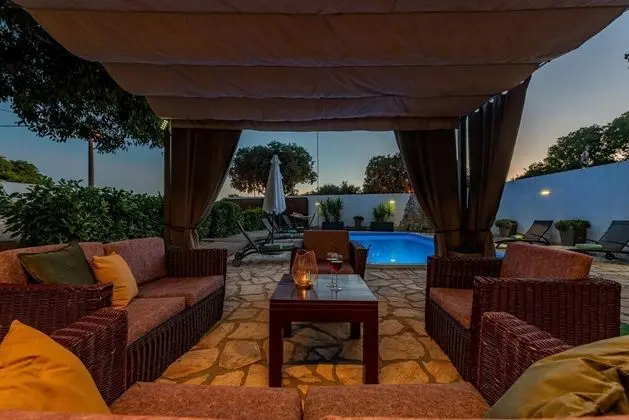 Villa, Sigara İçilebilir