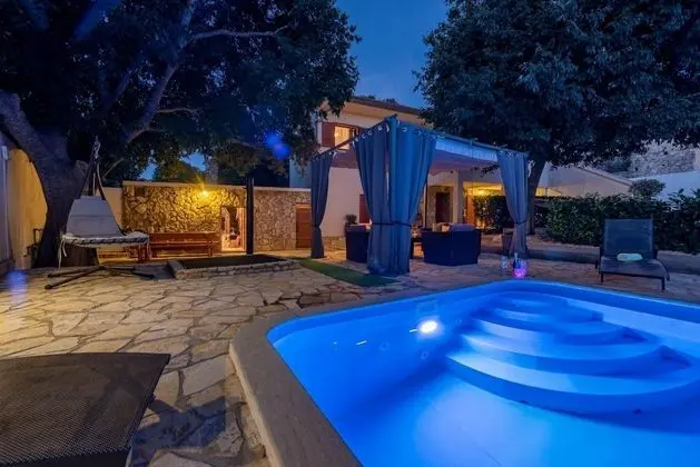 Villa, Sigara İçilebilir