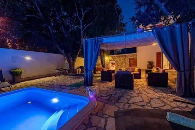 Villa, Sigara İçilebilir