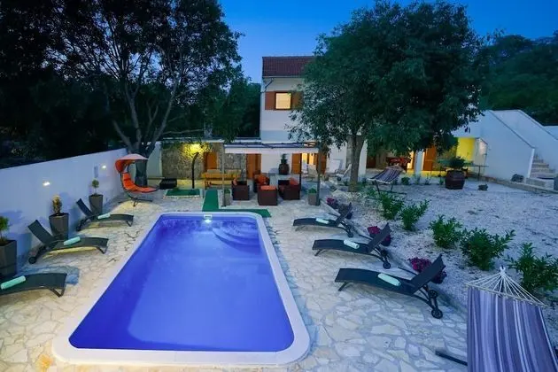 Villa, Sigara İçilebilir