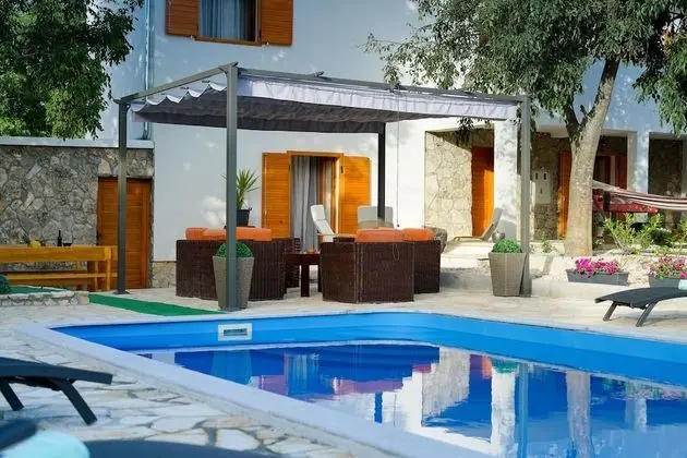 Villa, Sigara İçilebilir