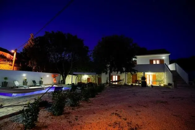 Villa, Sigara İçilebilir