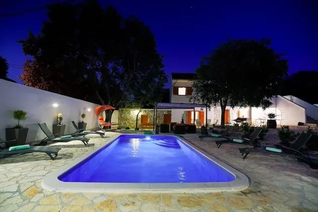 Villa, Sigara İçilebilir