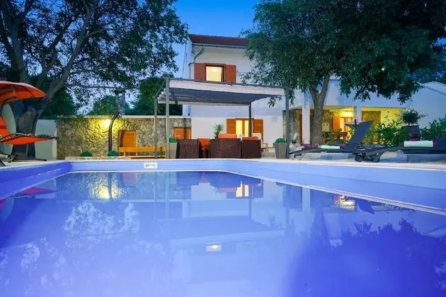 Villa, Sigara İçilebilir