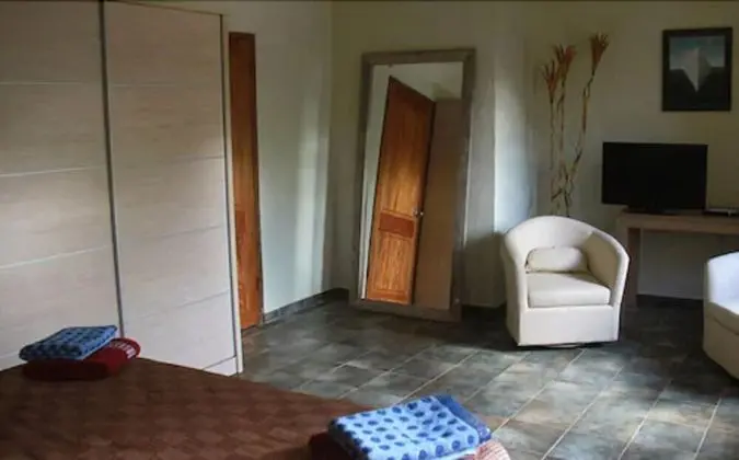 Stüdyo, Bahçe Manzaralı
