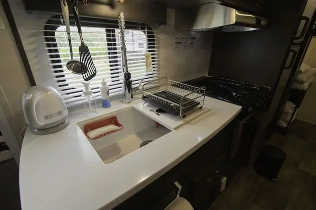 Basic Karavan, Deniz Manzaralı
