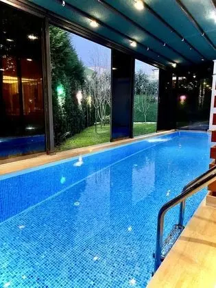 Villa 2+1 Oda, Kısmi Göl Manzaralı, Isıtmalı Özel Havuzlu