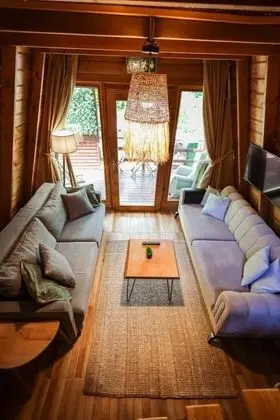 Bungalow, Orman Manzaralı, Havuzlu
