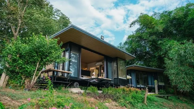 Panoramic Riverside Cabin with Jacuzzi