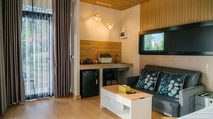 Panoramic Riverside Cabin with Jacuzzi