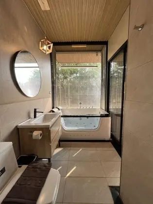 Panoramic Riverside Cabin with Jacuzzi