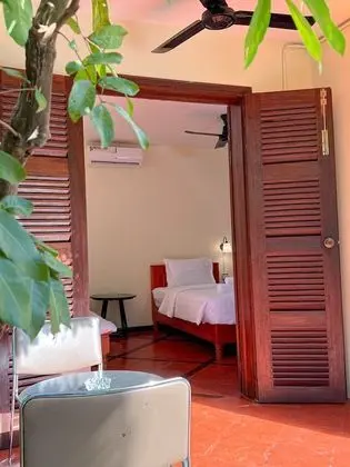 Deluxe Tek Büyük Yataklı Oda, Balkon, Havuz Manzaralı