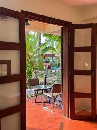 Deluxe Tek Büyük Yataklı Oda, Balkon, Havuz Manzaralı