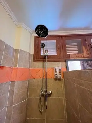 Deluxe Tek Büyük Yataklı Oda, Balkon, Havuz Manzaralı