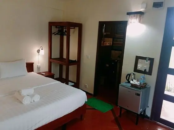 Deluxe Tek Büyük Yataklı Oda, Balkon, Havuz Manzaralı