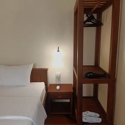 Deluxe Tek Büyük Yataklı Oda, Balkon, Havuz Manzaralı