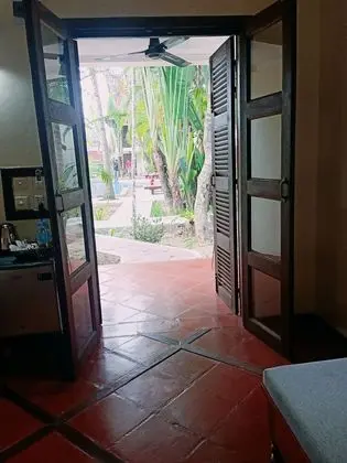 Deluxe Tek Büyük Yataklı Oda, Balkon, Havuz Manzaralı